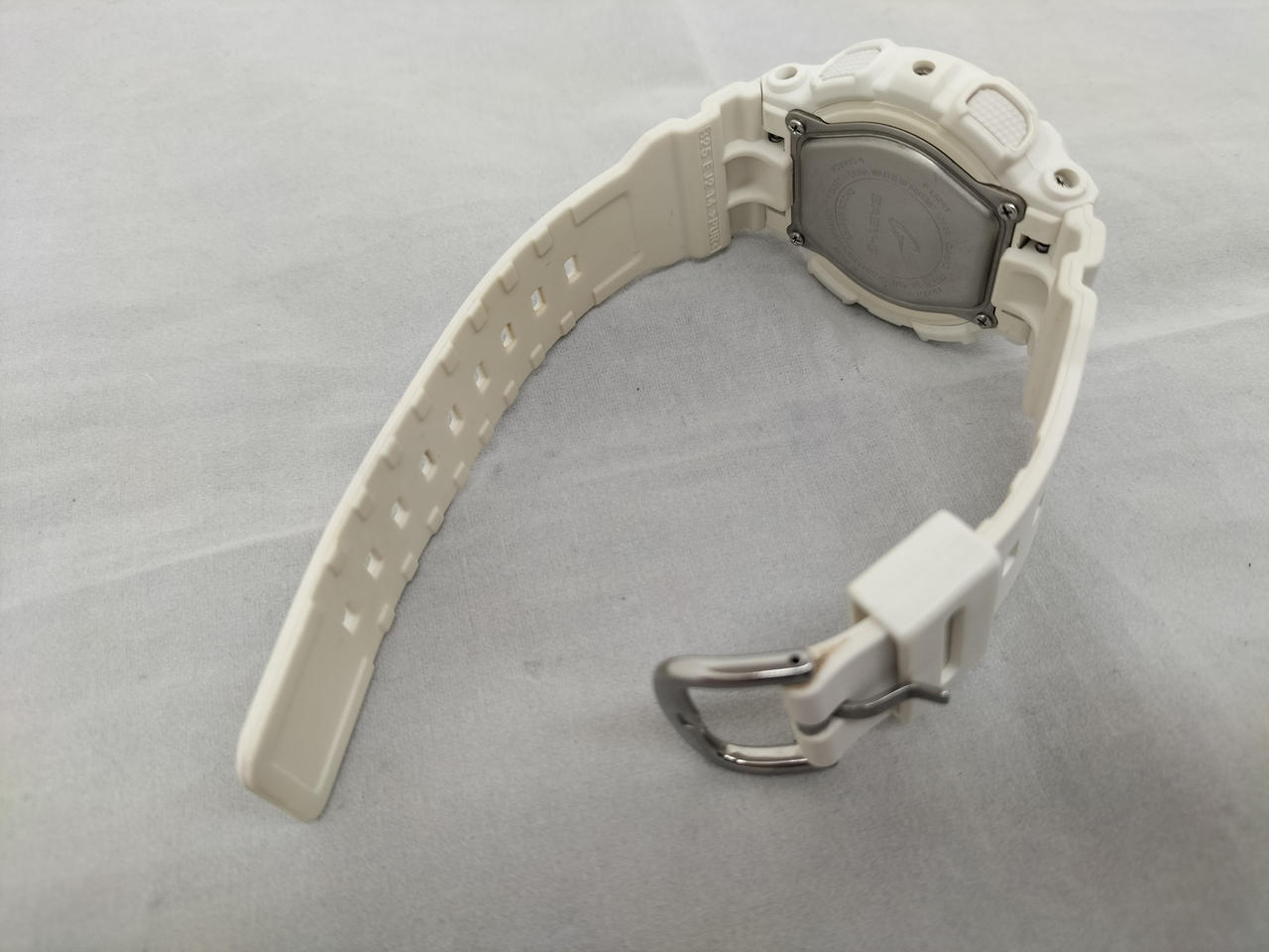 バンドの端汚れあり。