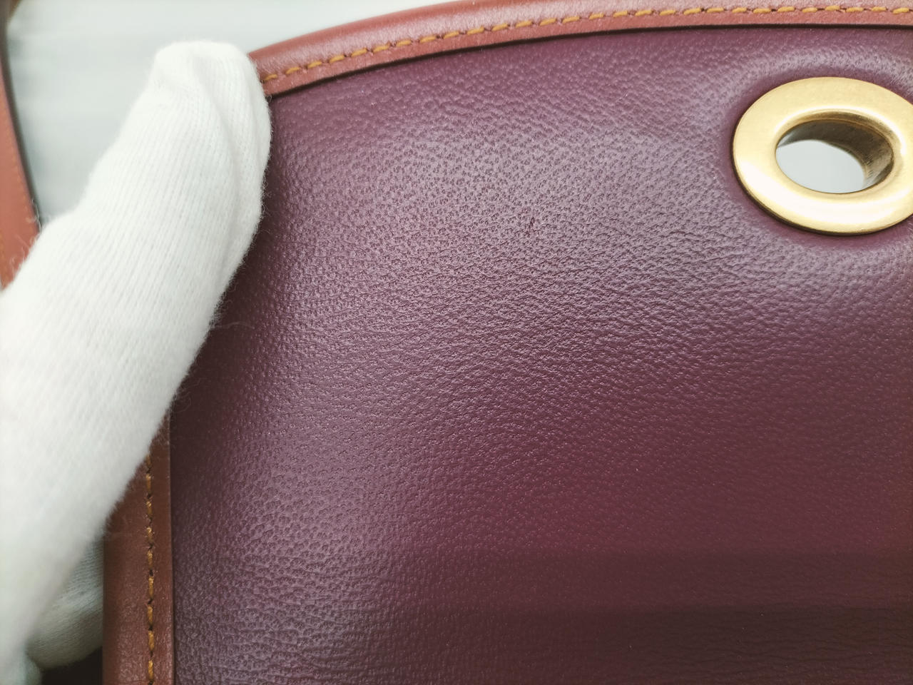 目立ちませんが小キズ