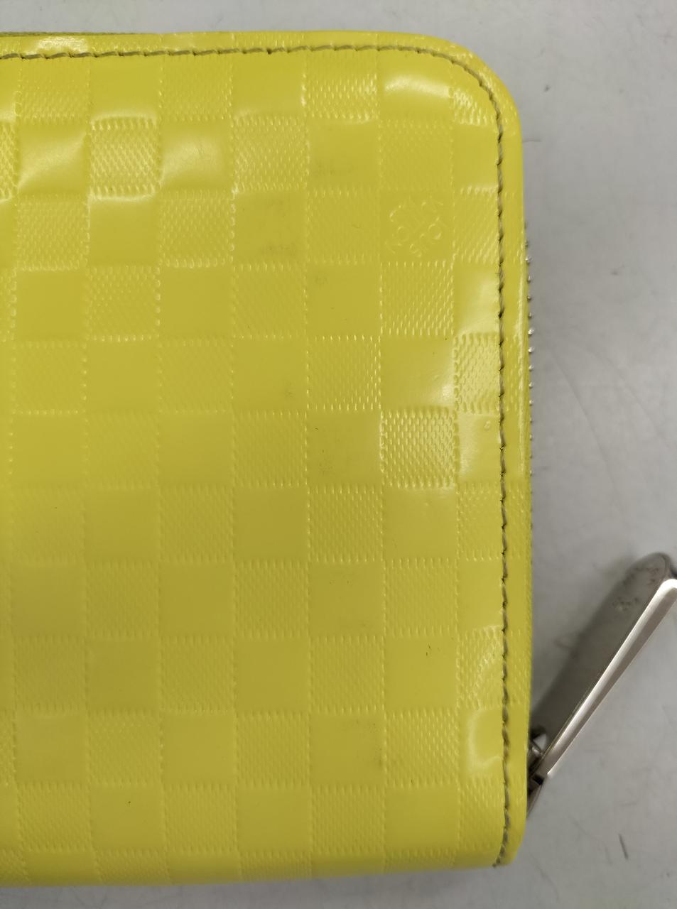 表面に画像のような黒ずみあります