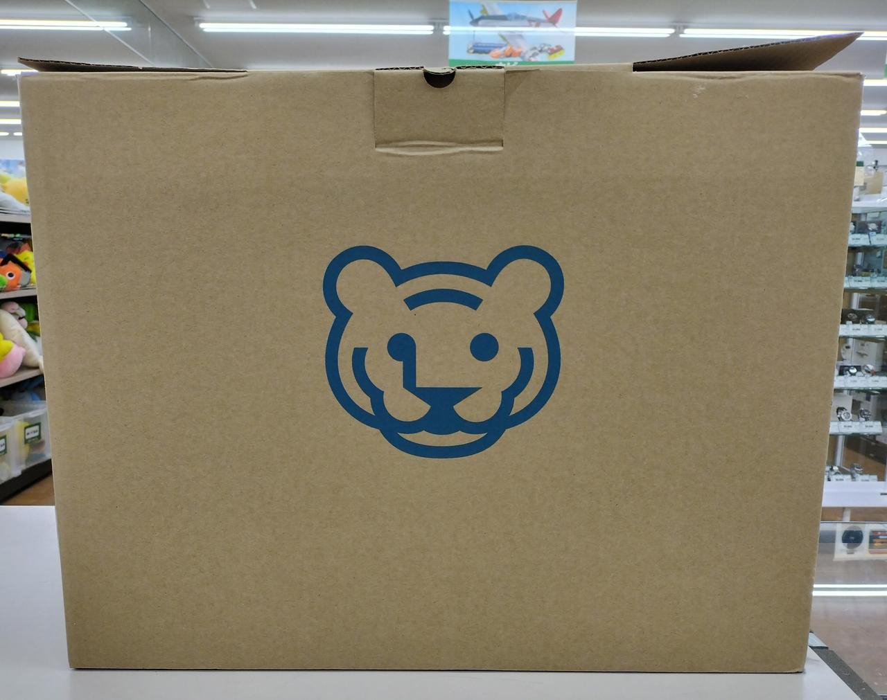 箱にダメージありますが、
未使用品です。