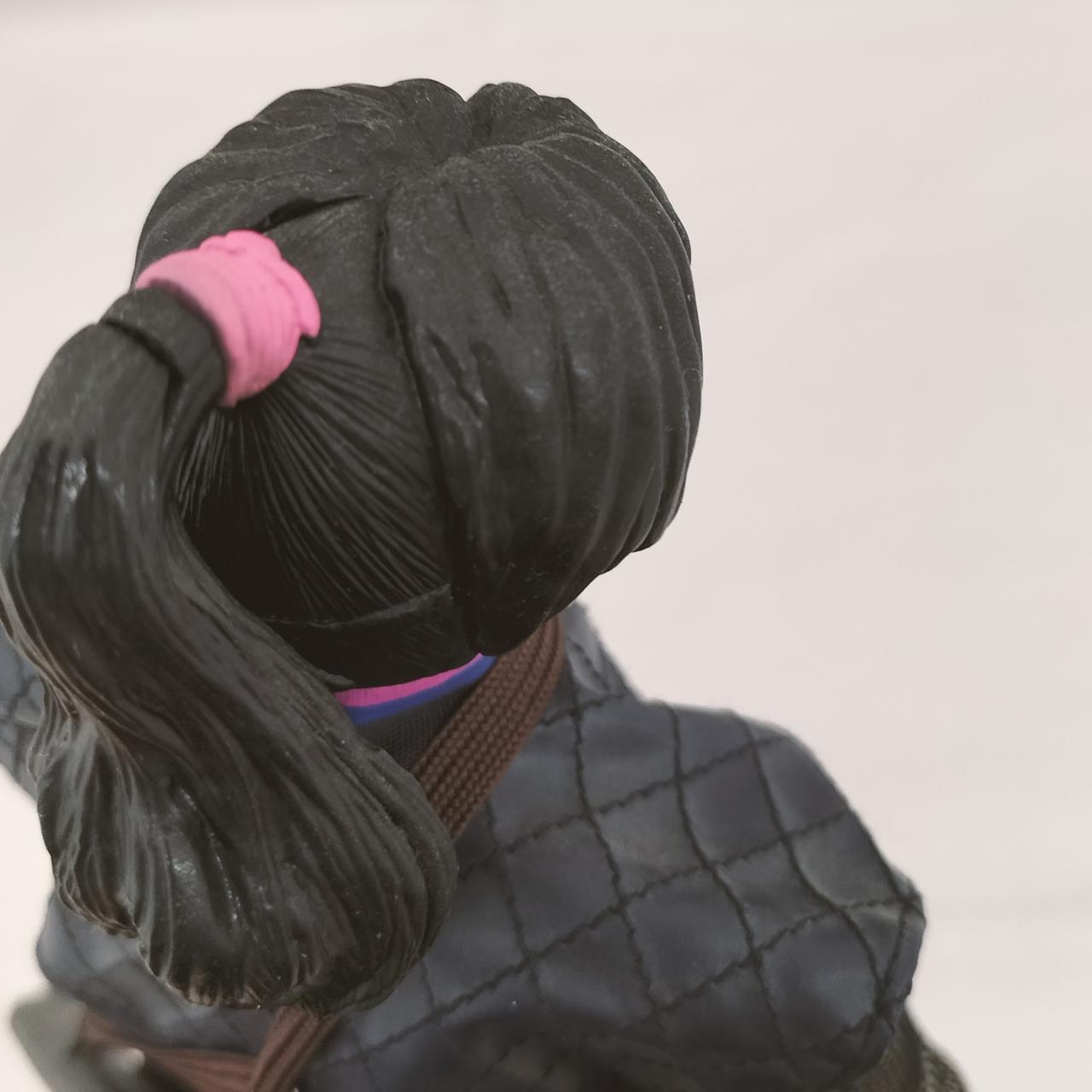 髪や肩周辺に取り切れないホコリあります