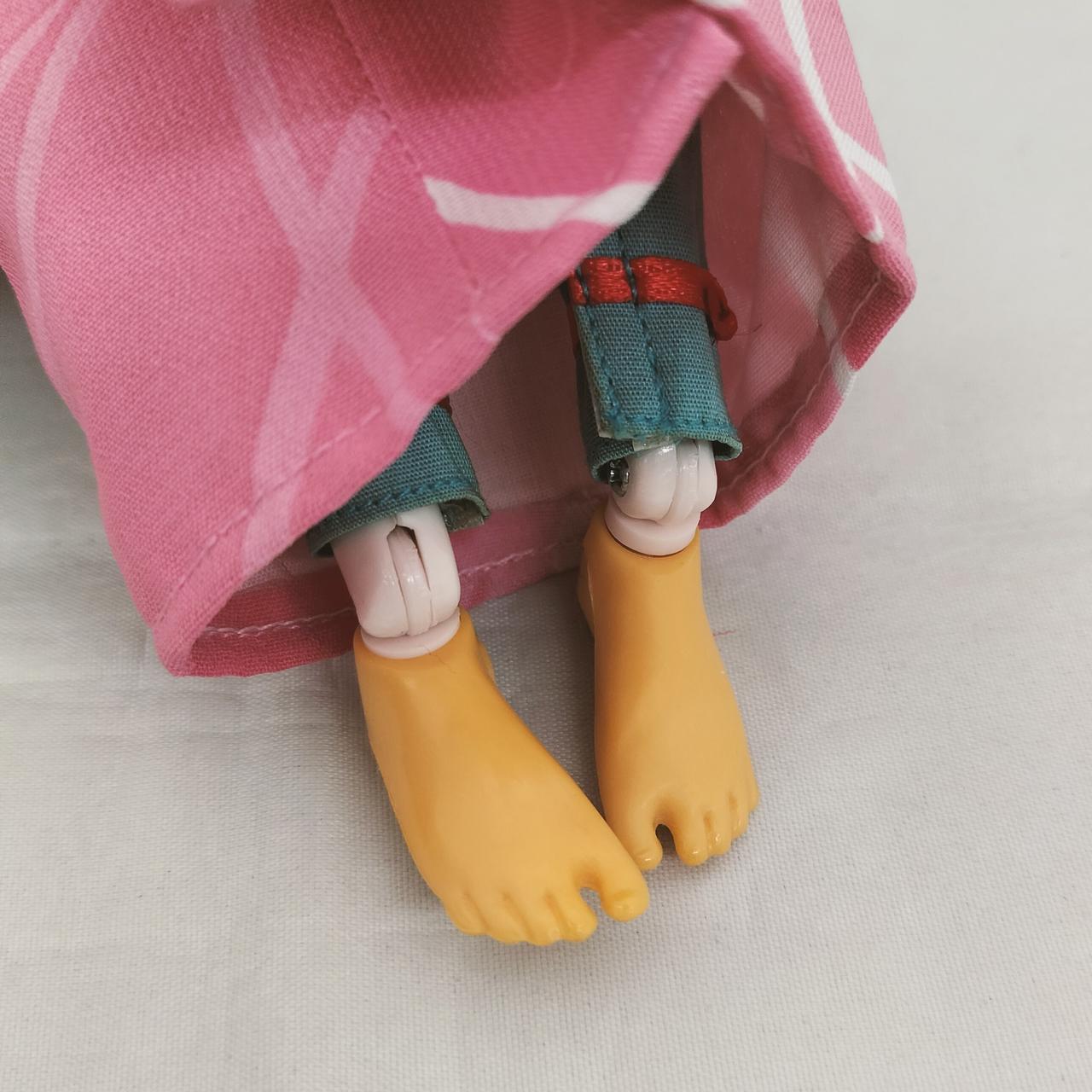 足も変色しています