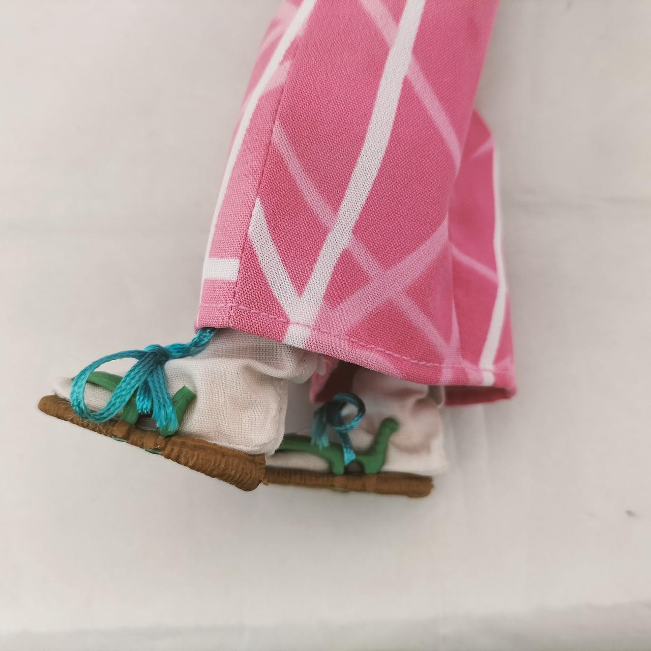 草履のかかと部分が折れています