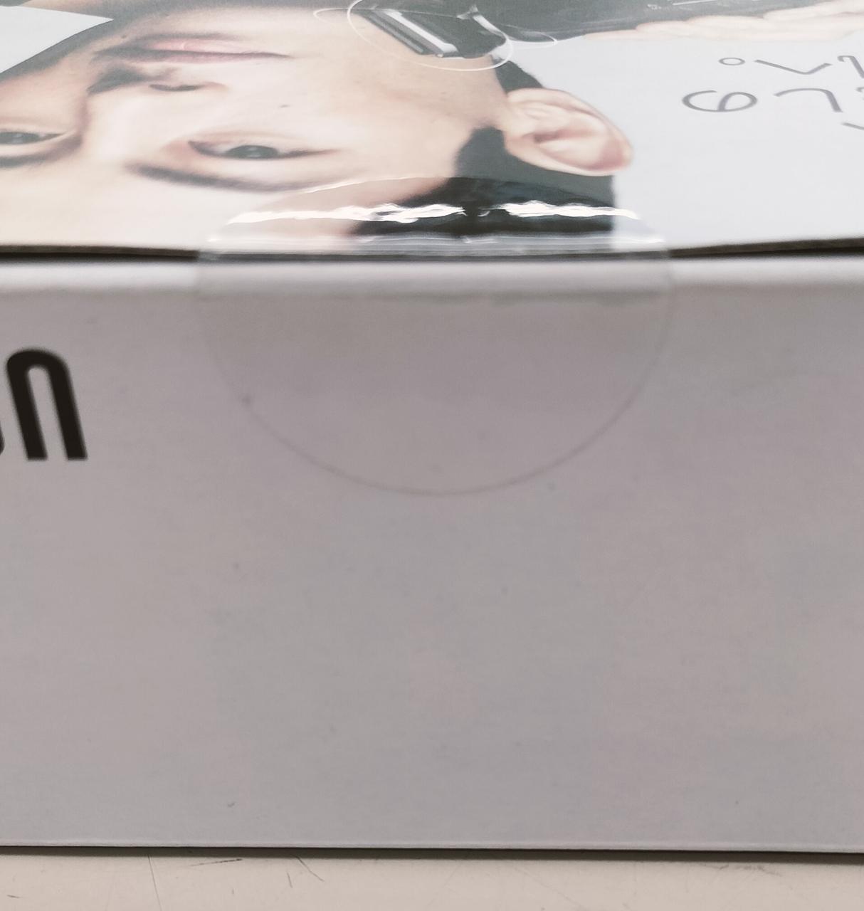 テープ貼ってます。