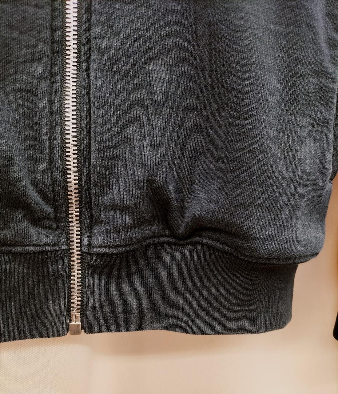 縫い目付近等が白く変色しています