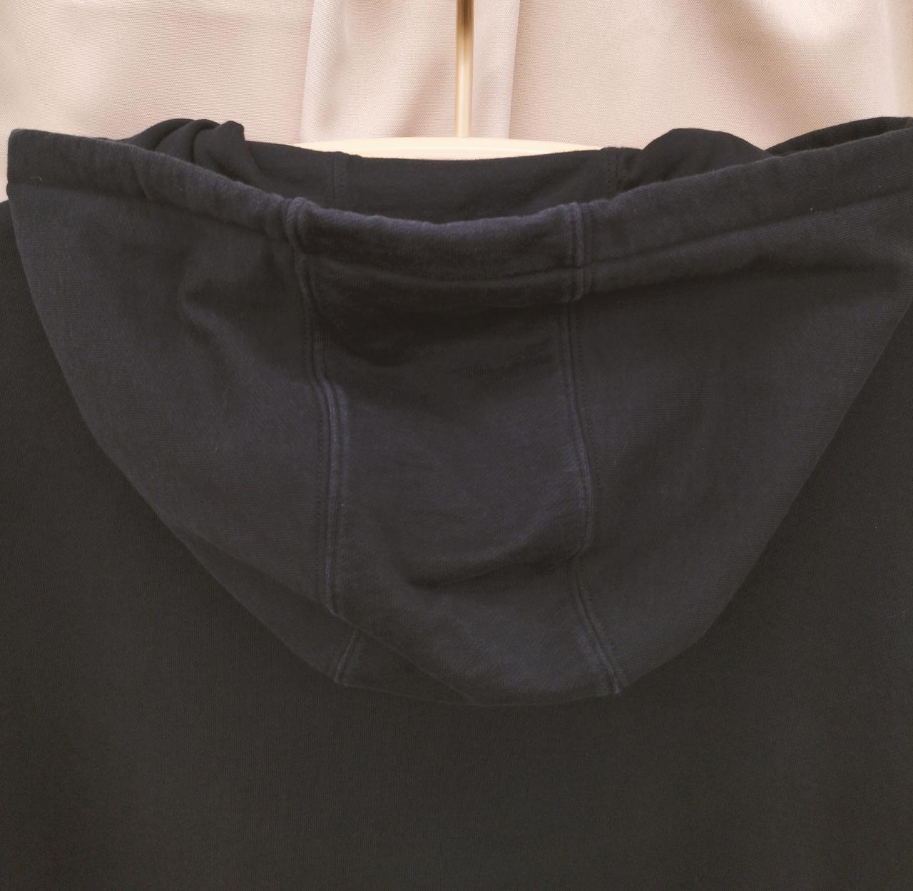 フードも全体的に白く変色しています