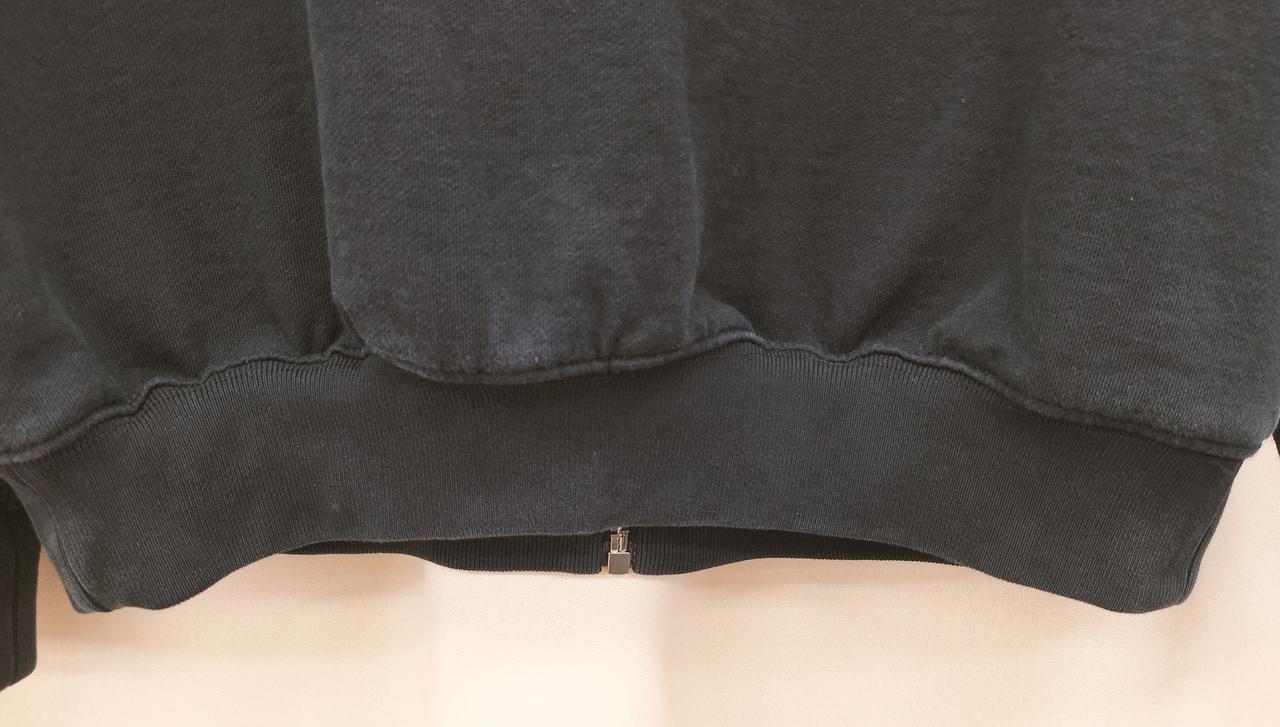 背面下方も白く変色しています