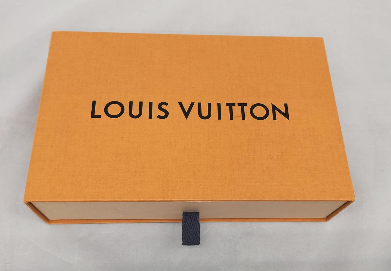 化粧箱。汚れあり