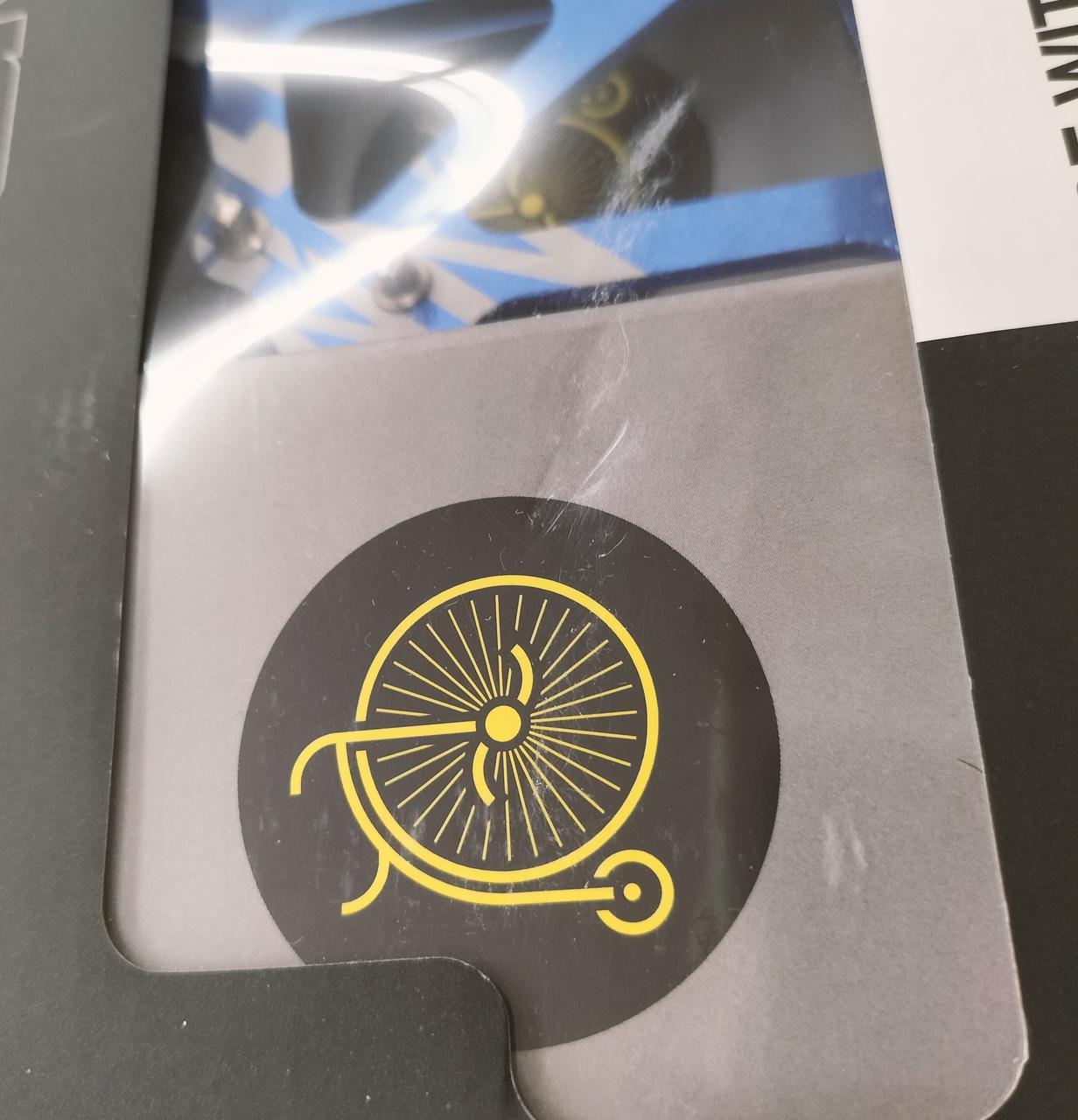 箱にダメージあります。