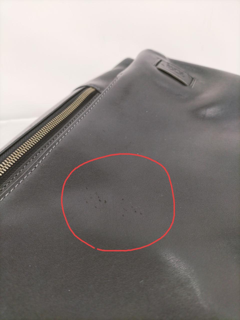 ポツポツ傷あります。