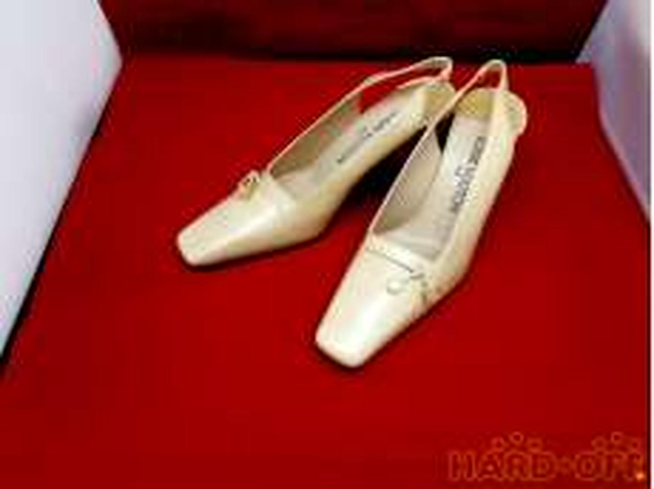 クリーム色です