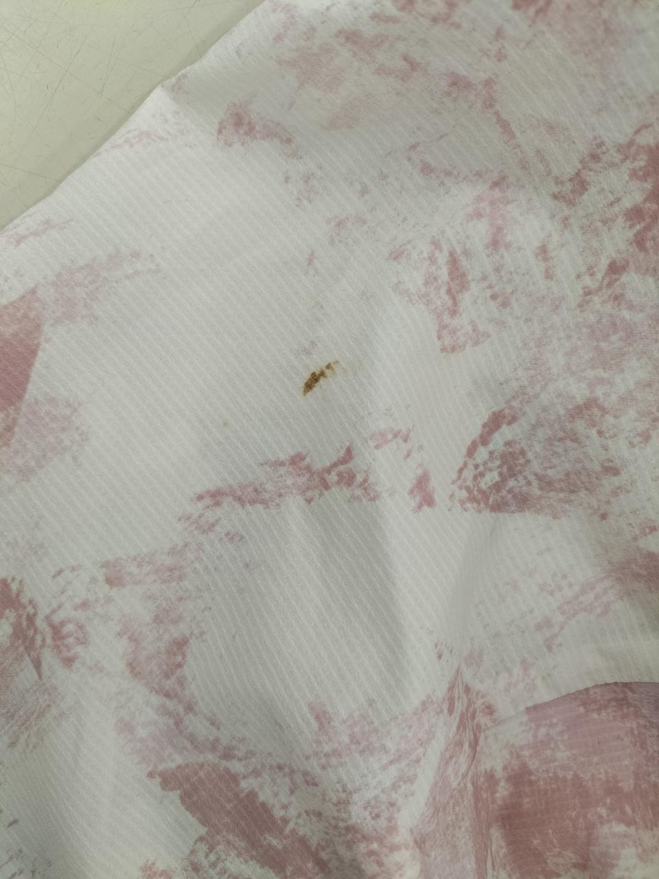 左後ろ肩汚れあり。