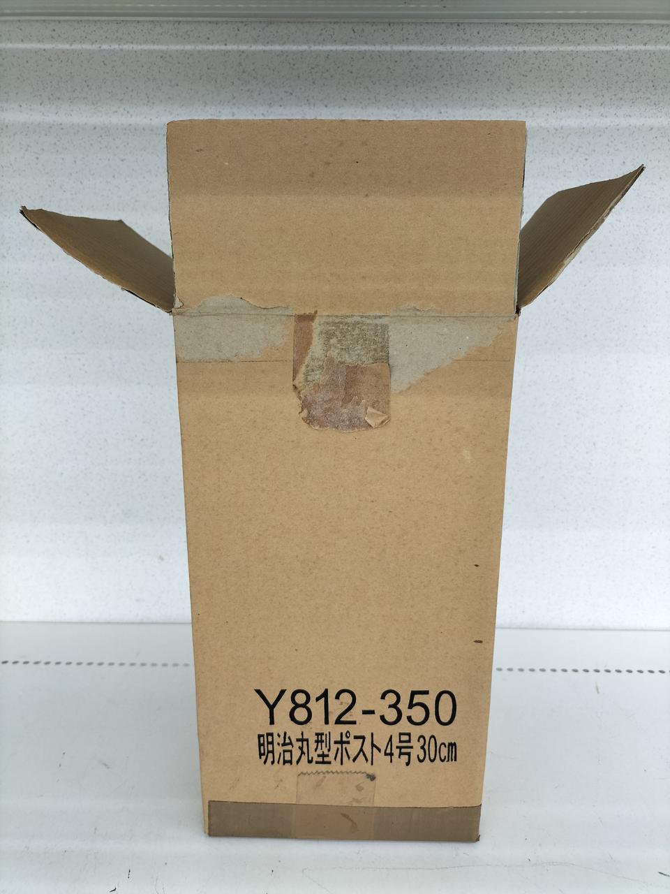 外箱、テープ跡、汚れ、傷みなどあります。