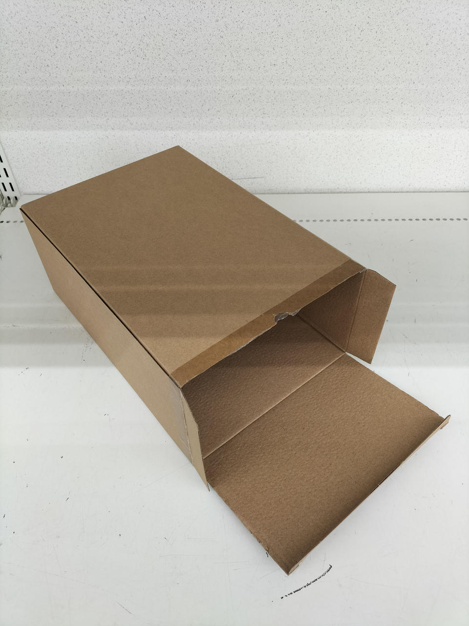 こちらの外箱は開封済みです。