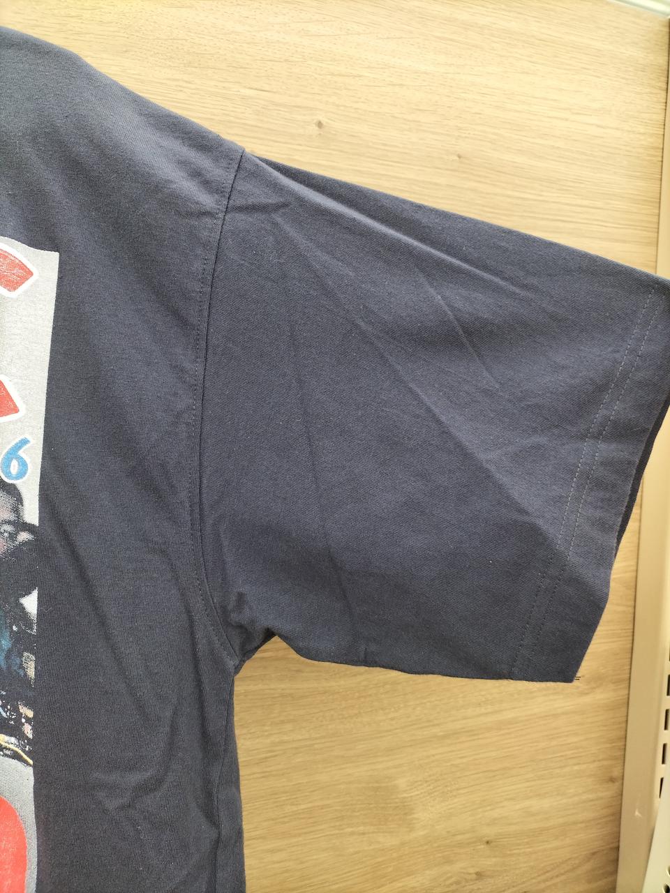 袖シワあり 生地全体的に白っぽいです。