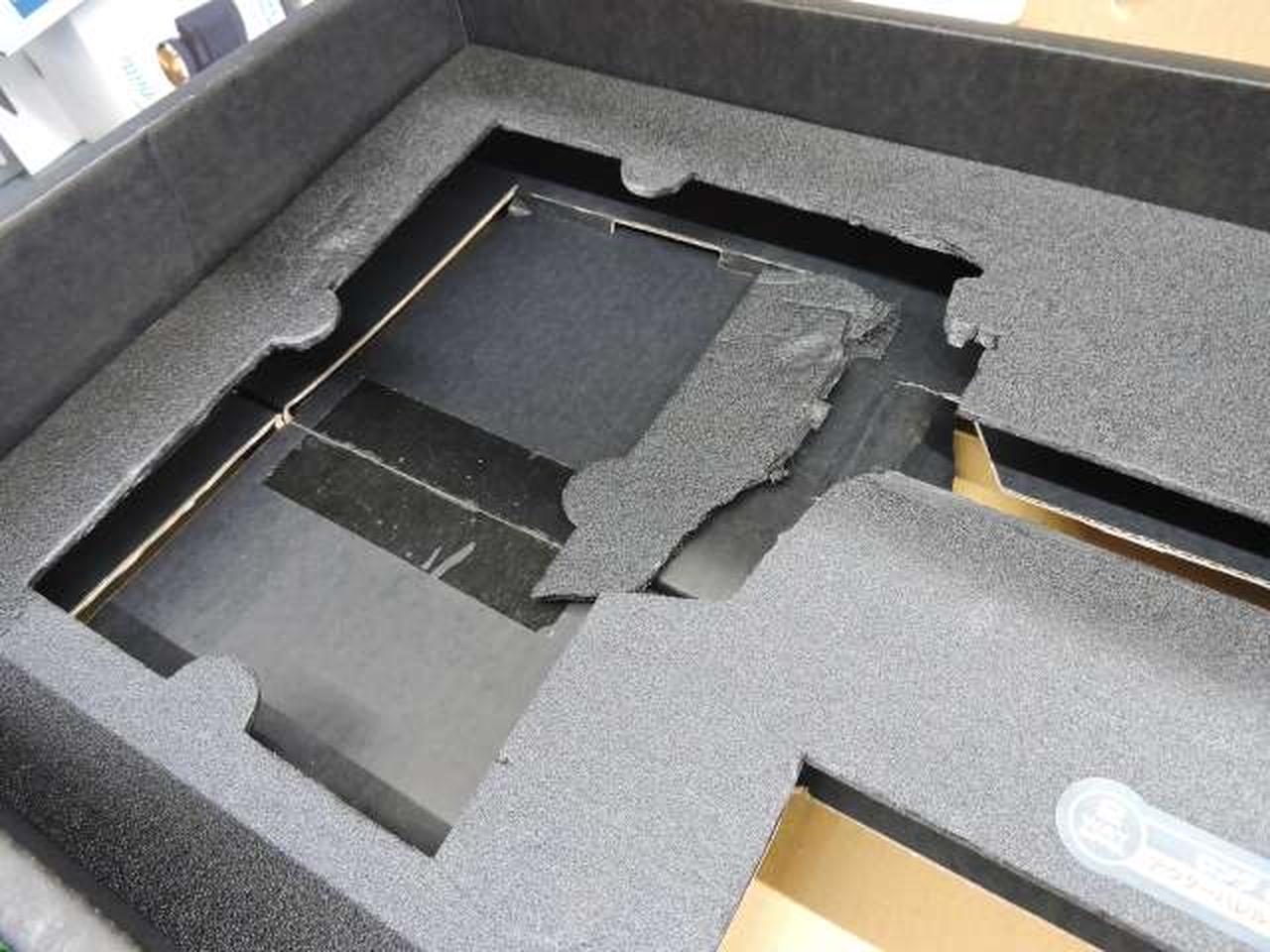 内箱や固定用発泡スチロールに破損あり