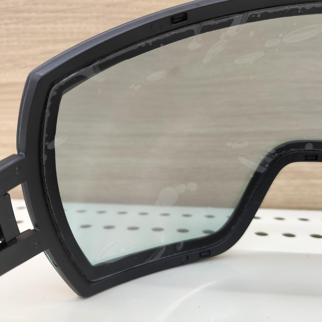 フィルム貼られています。