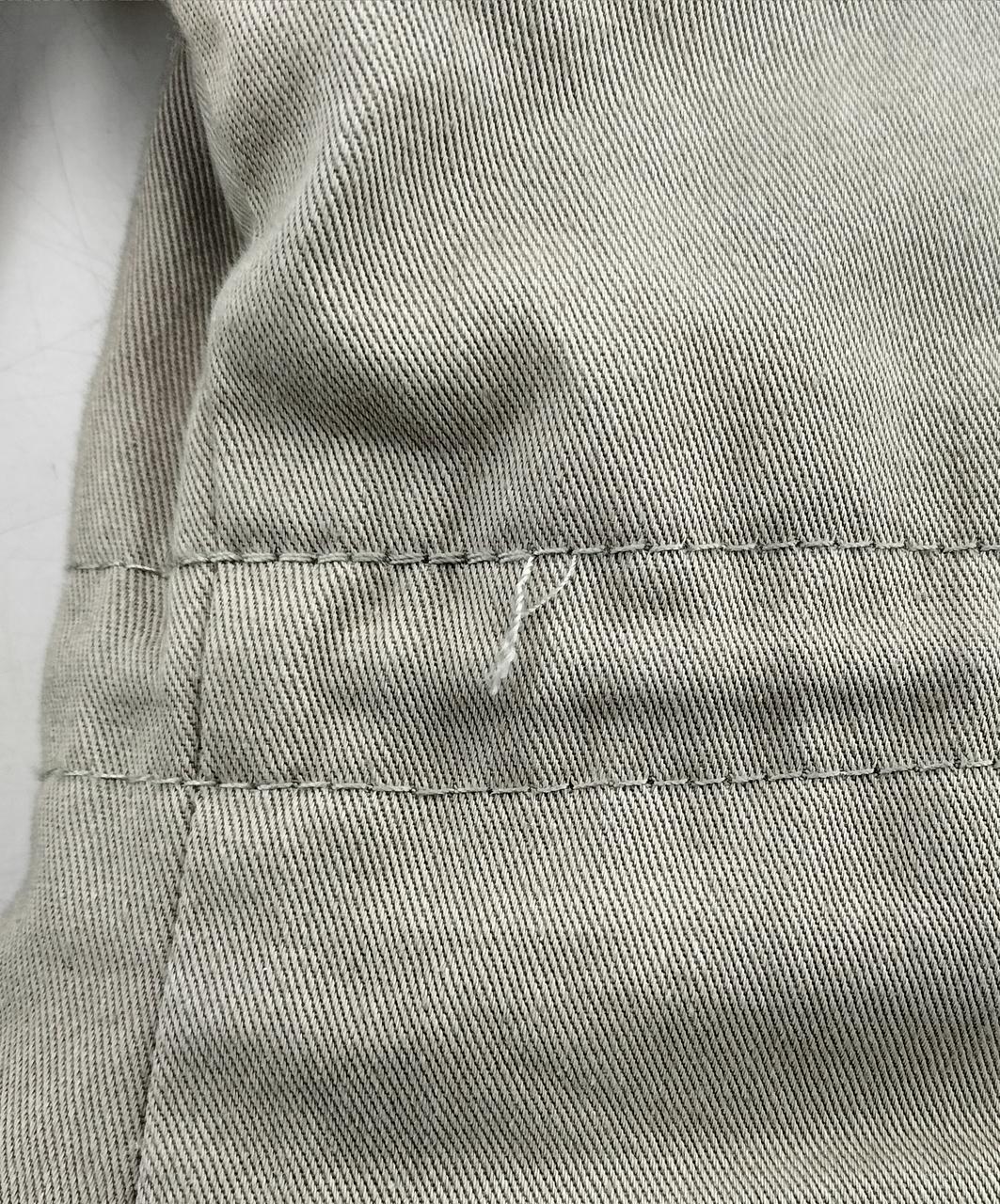 背中左側にほつれ