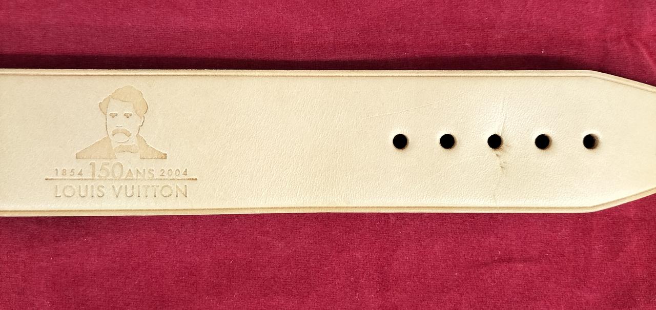 調節穴付近にキズあります。