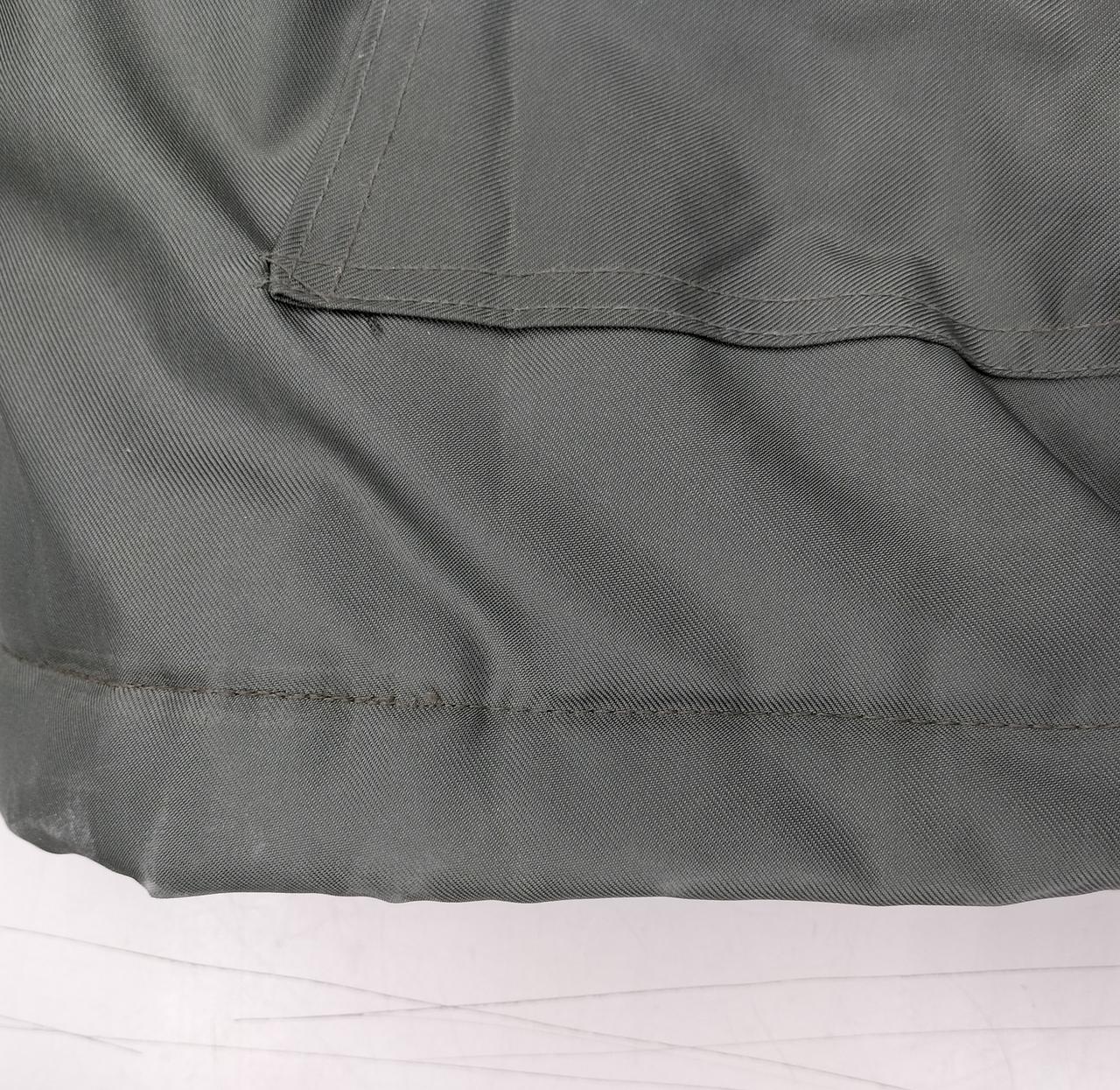 右裾後ろにスレあり