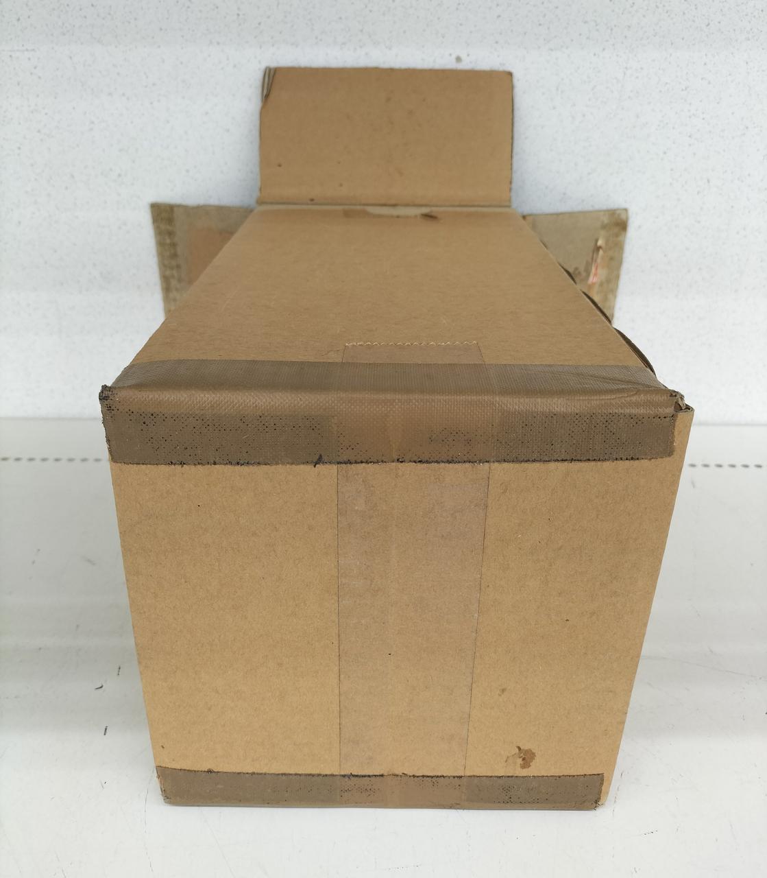 外箱、テープ跡、汚れ、傷みなどあります。