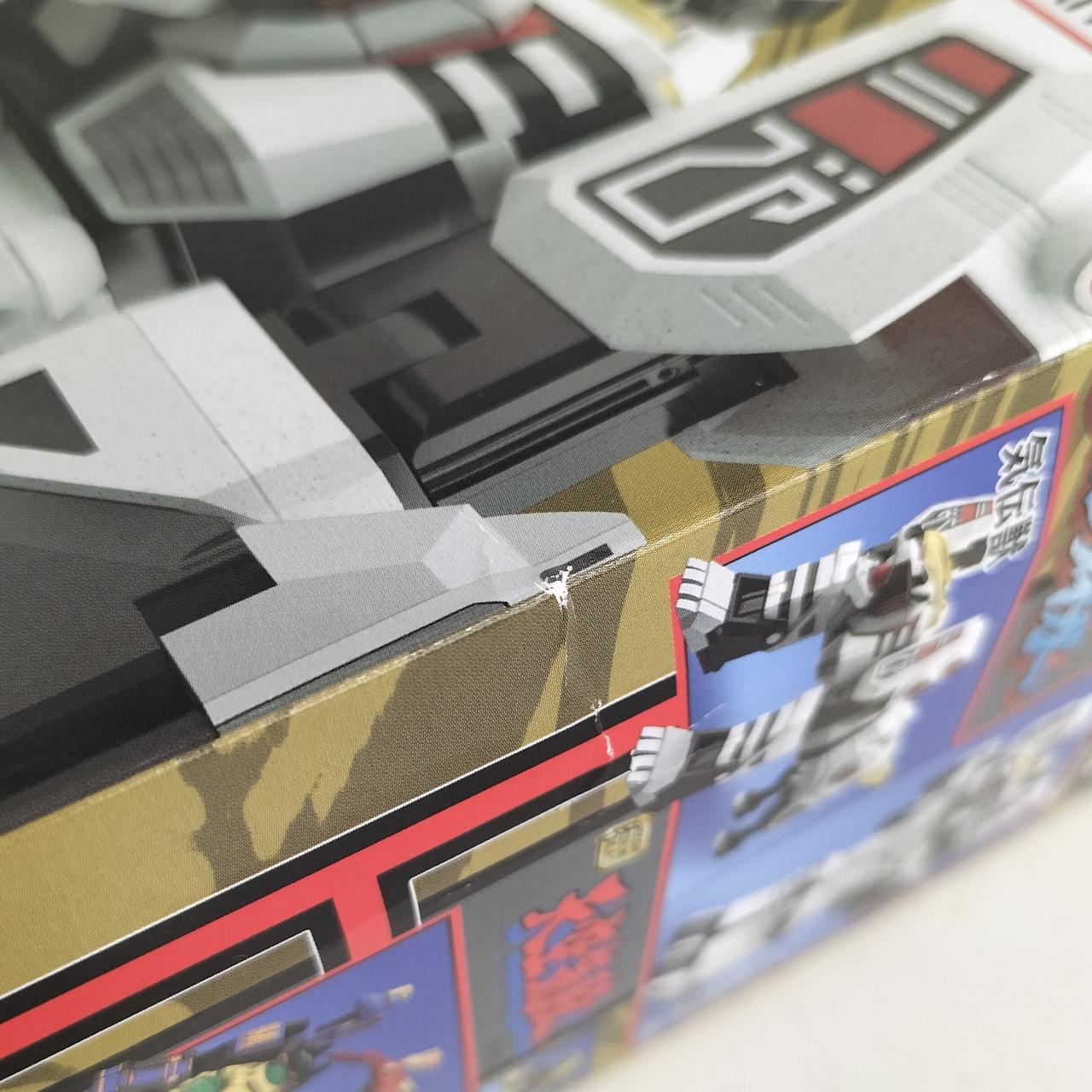 ※外箱折れ、へこみあります。