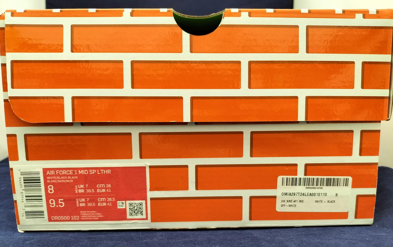 箱少々傷みあり