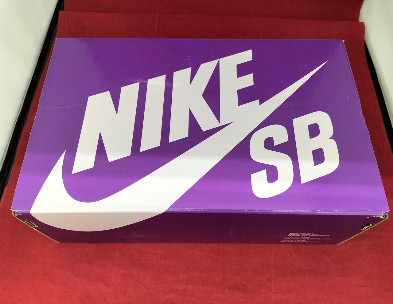 箱少々傷みあり