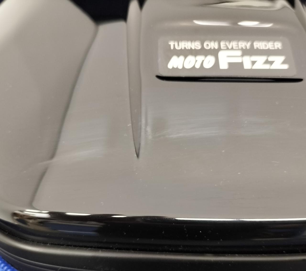 薄く擦り傷あり