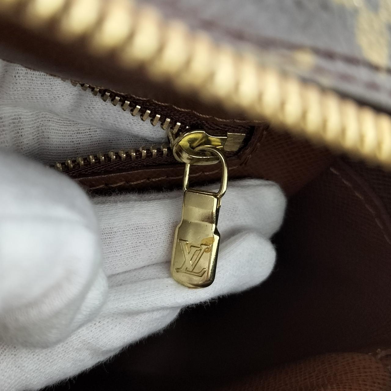 ファスナー傷、変色あり