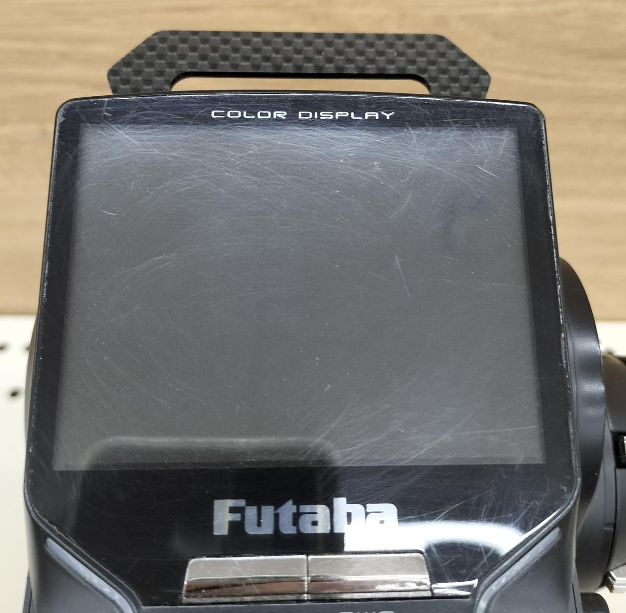液晶画面に小キズ多数
