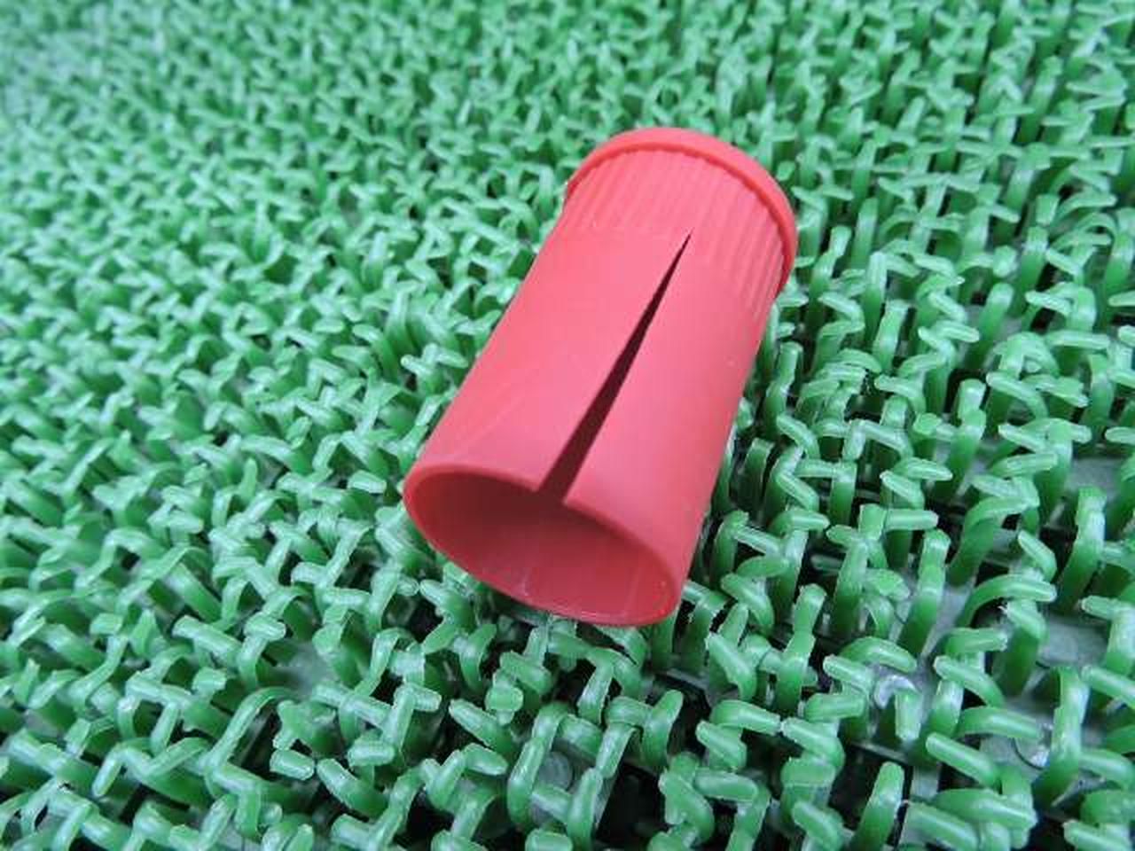 キャップに裂けあり