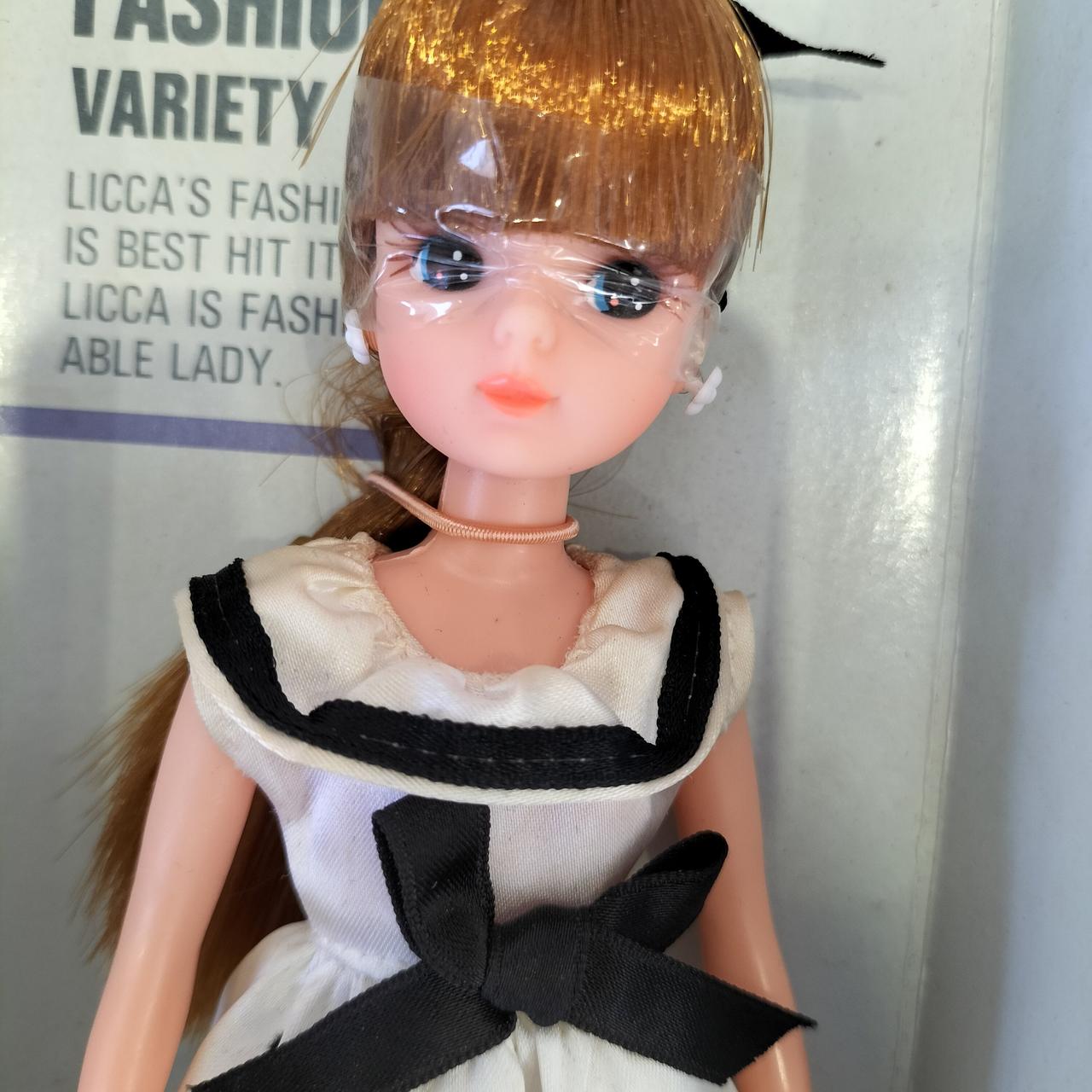 ワンピース上部分色変色有ります。