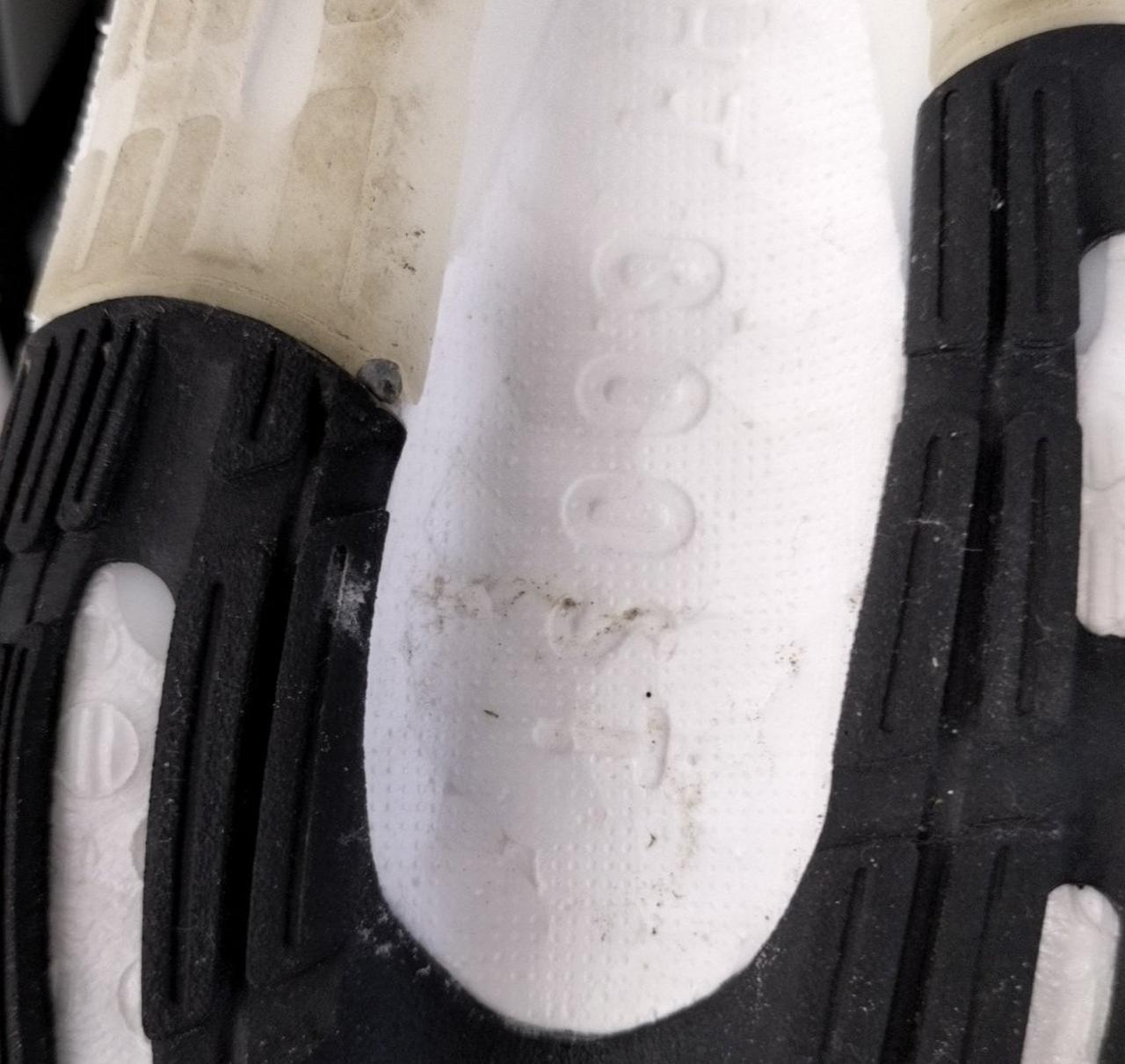 左足裏面汚れ有り