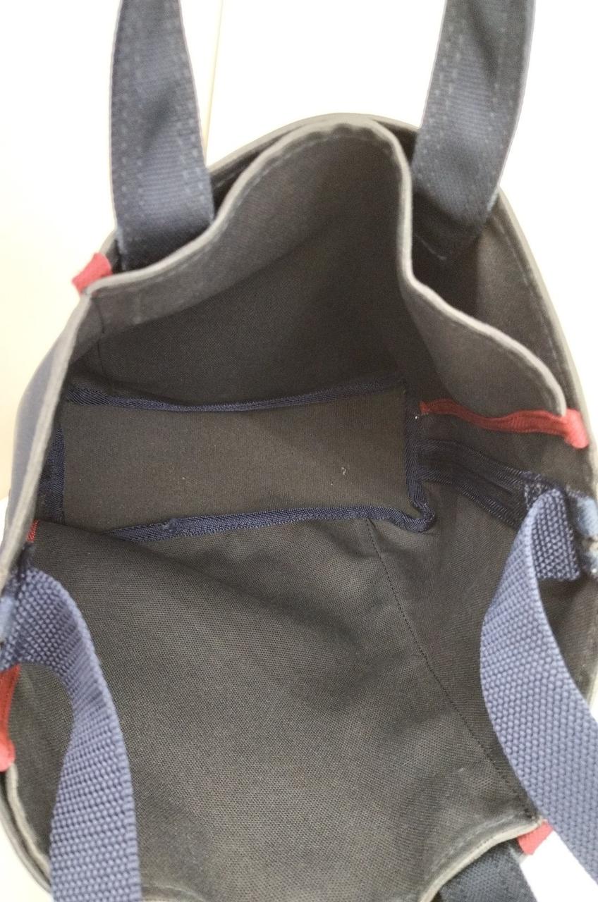 底に小さなシミあり