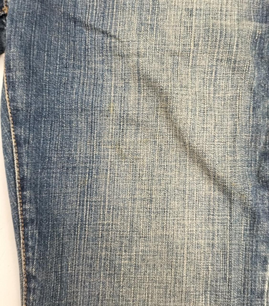 左足に汚れあり