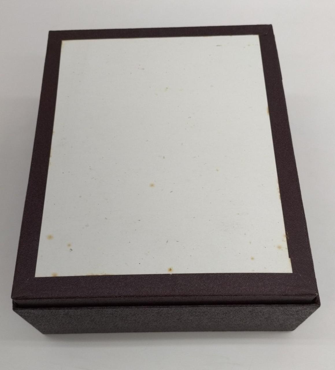 箱の裏面に汚れ有ります