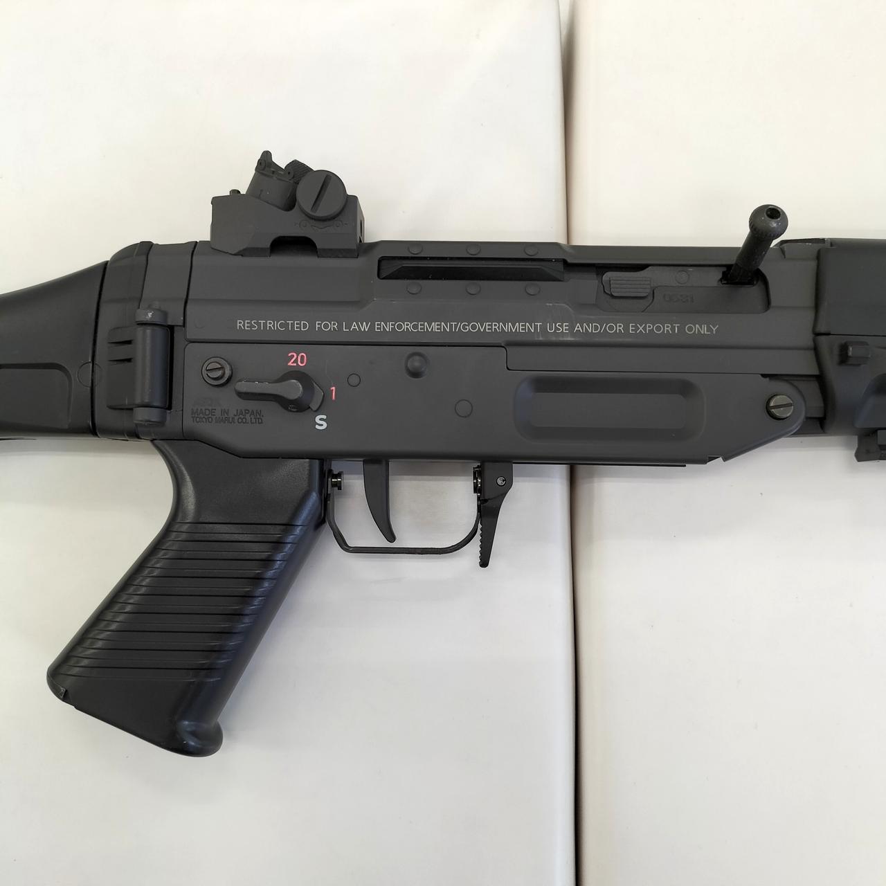 オリーブドラブ サブマシンガン 東京マルイ マガジン4本付き オリーブドラブ サブマシンガン 東京マルイ マガジン4本付き