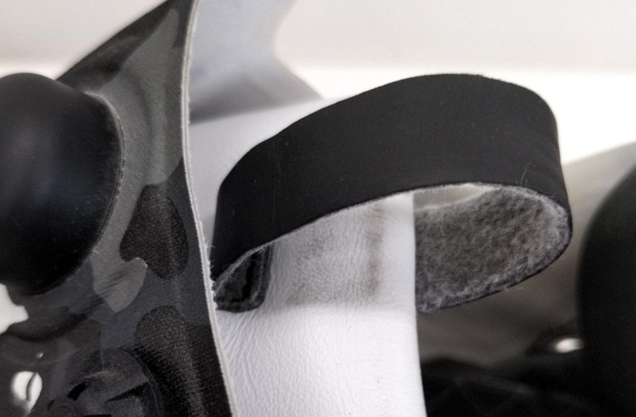 右、左汚れあり