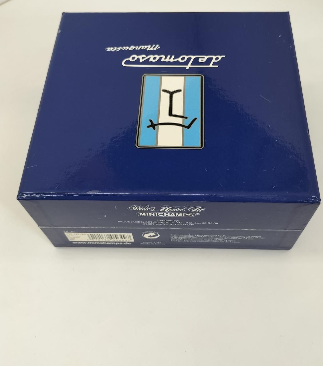 箱傷み有ります。