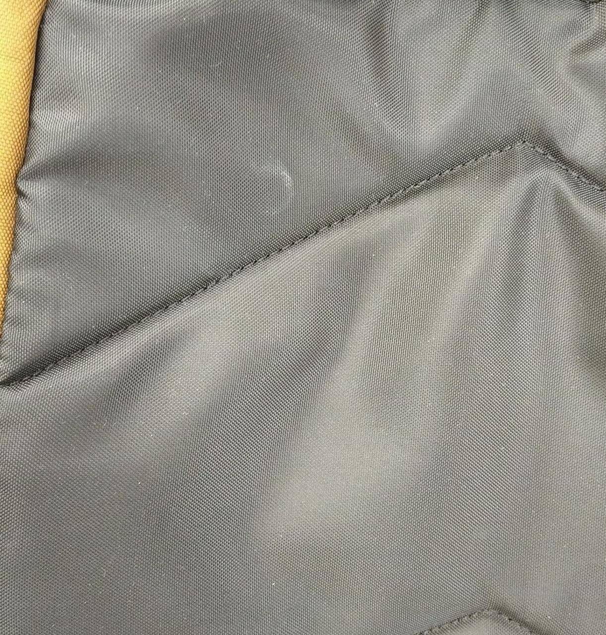 背面シミあります