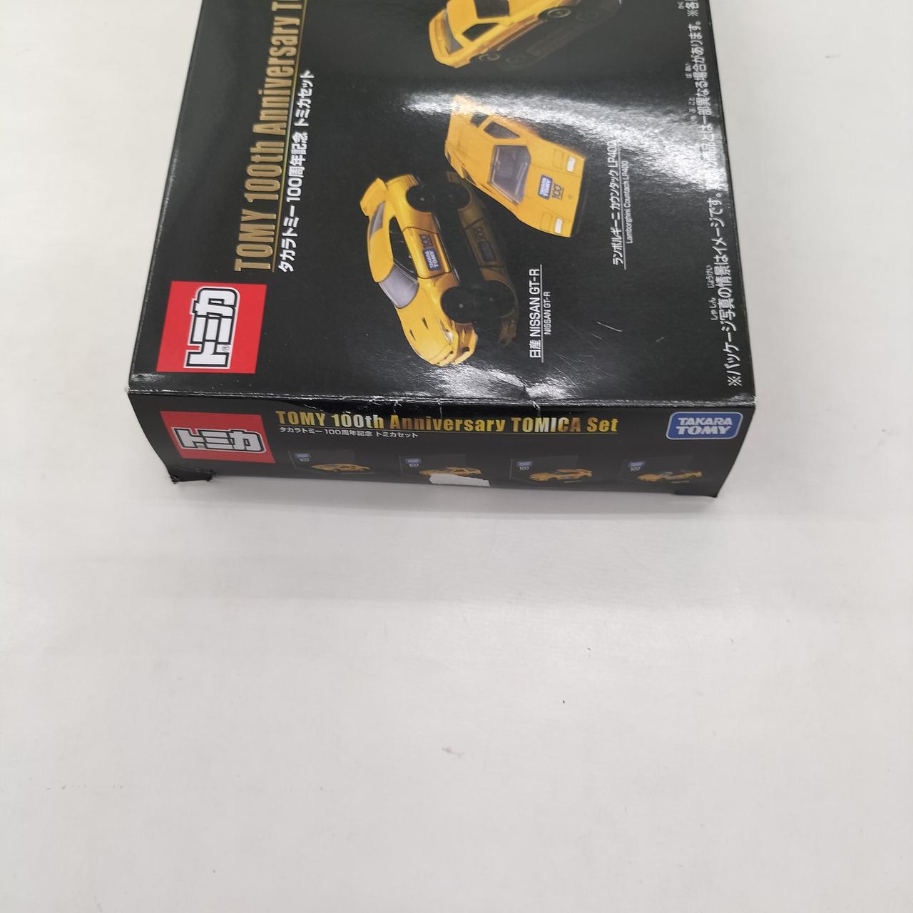 箱傷み有ります。