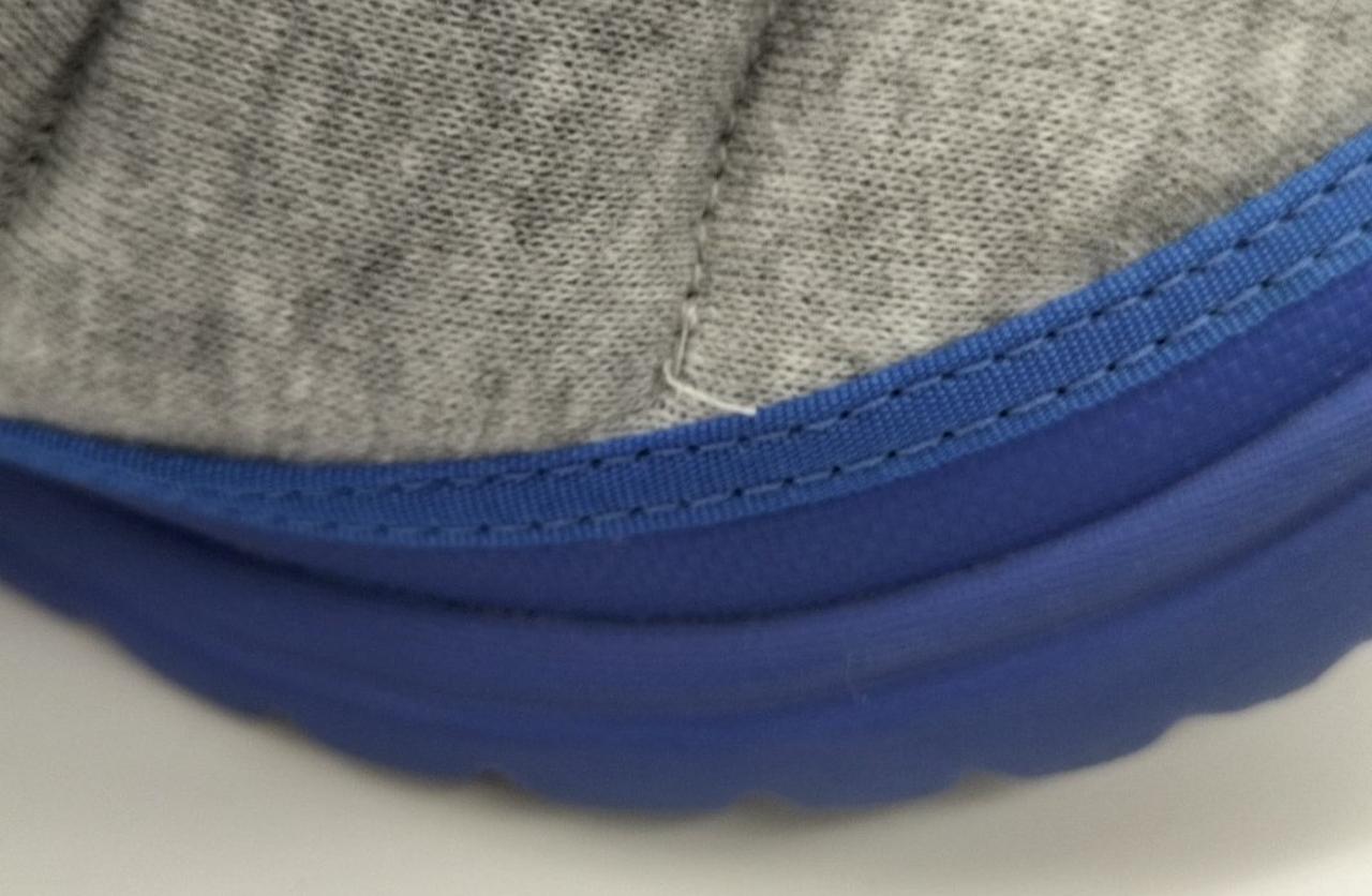 左足内側ほつれあり