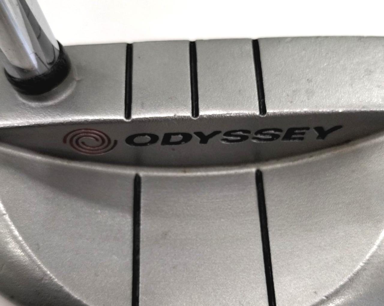 重りの貼り付け跡が若干残ってます。