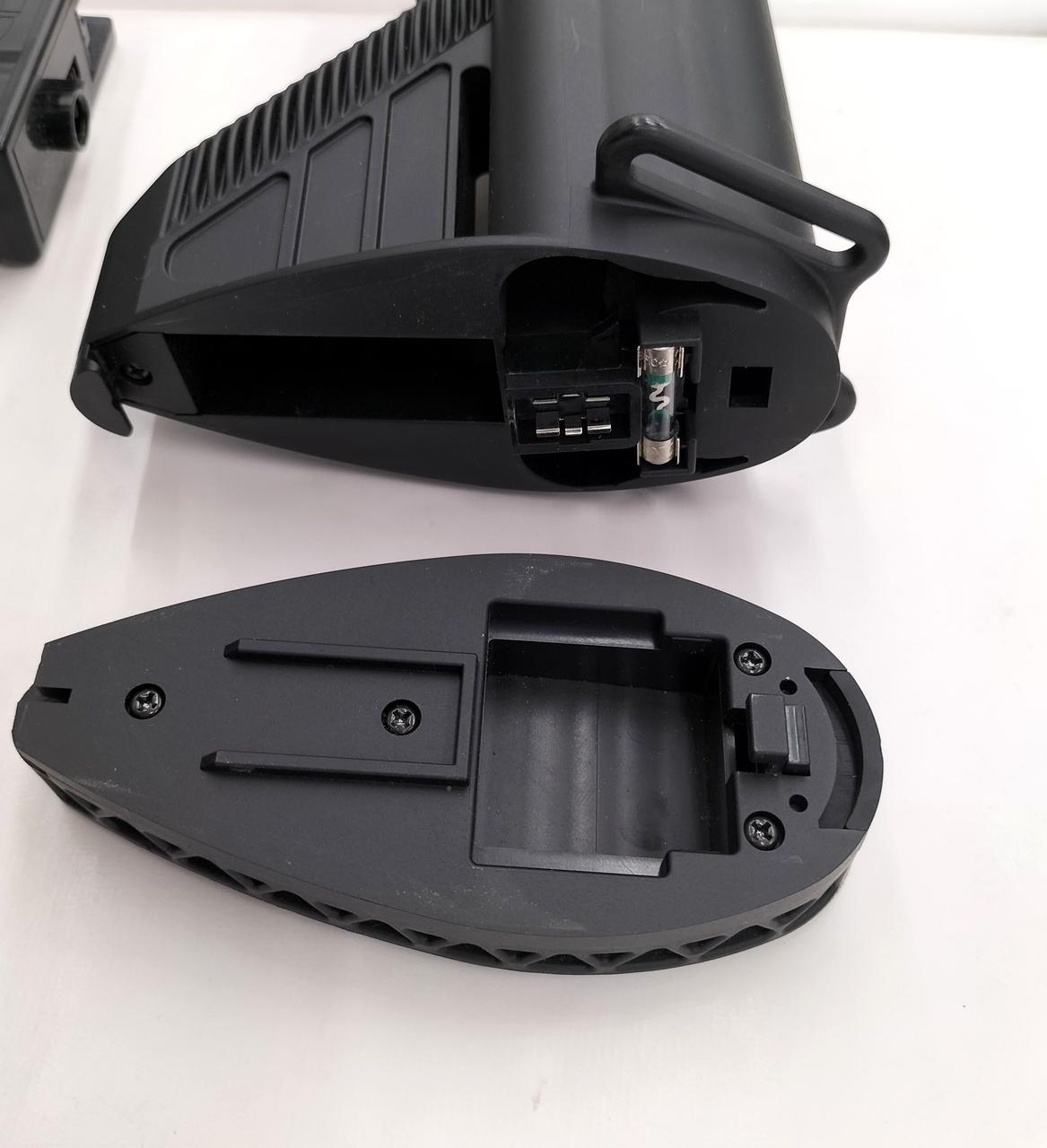 充電用バッテリーコネクターは欠品