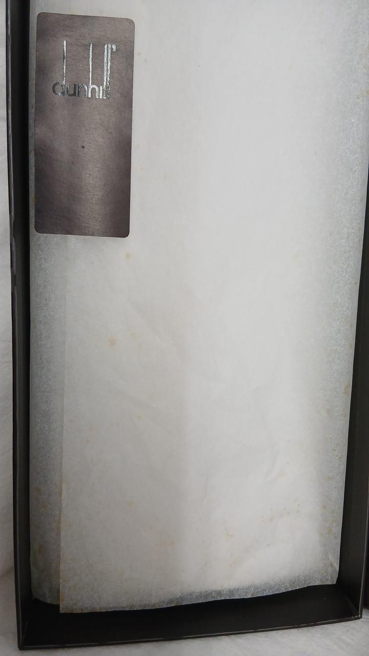箱は綺麗です。内側紙にシミあり。
