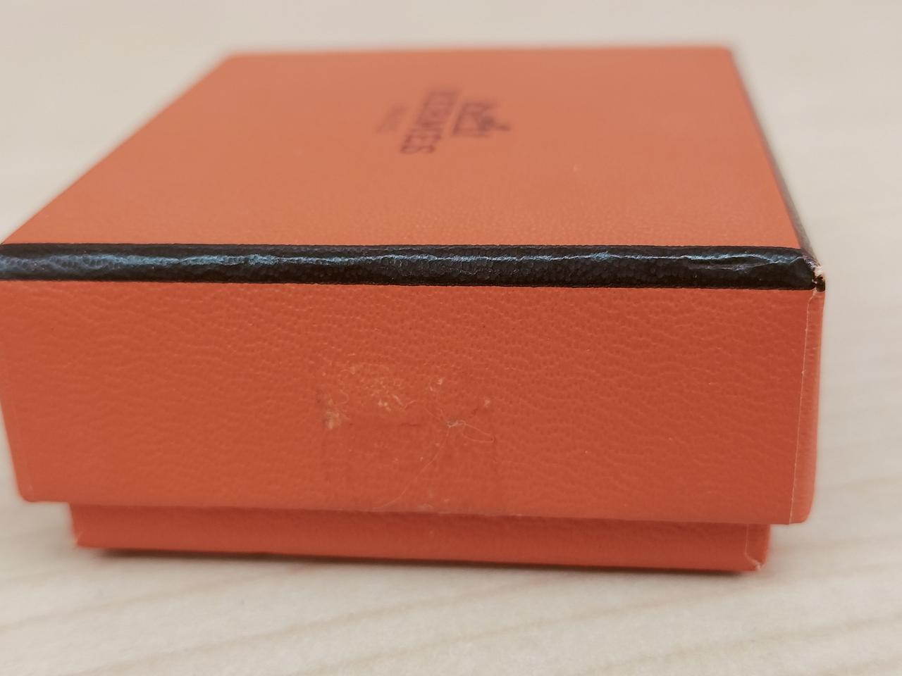 シール跡あります