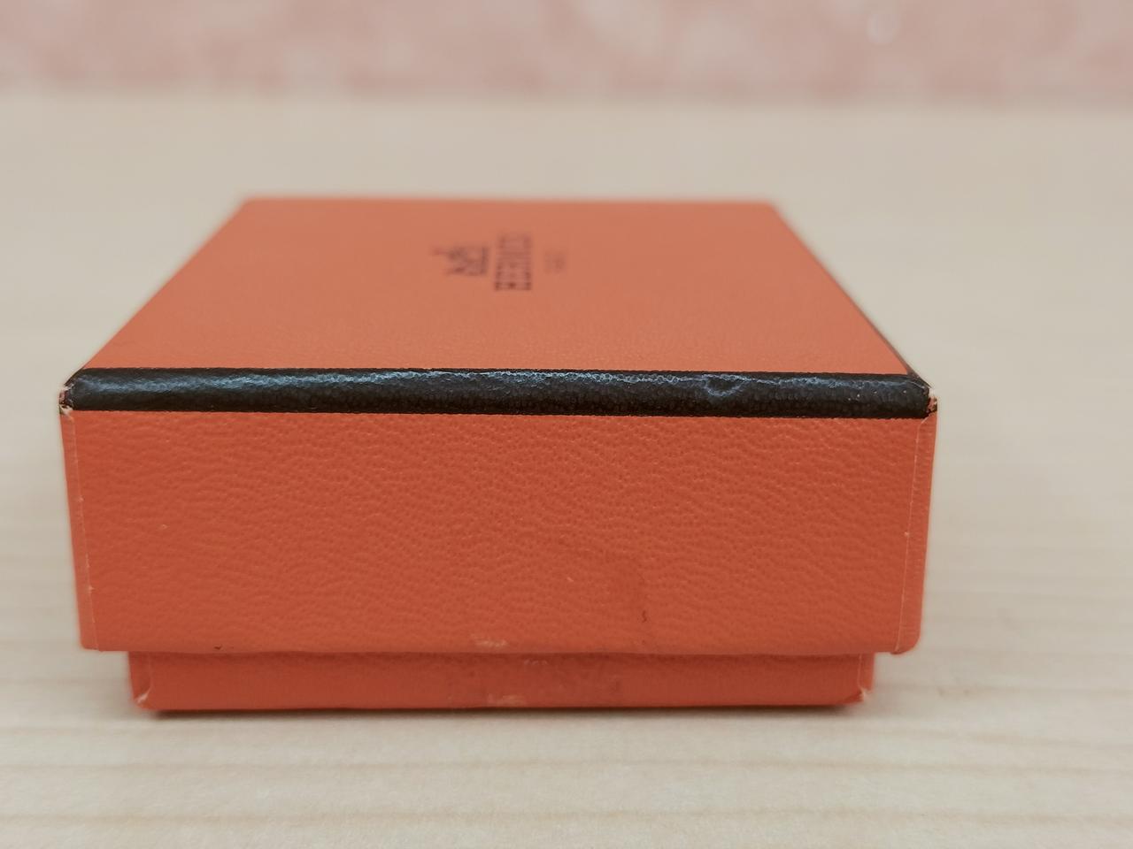 シール跡あります