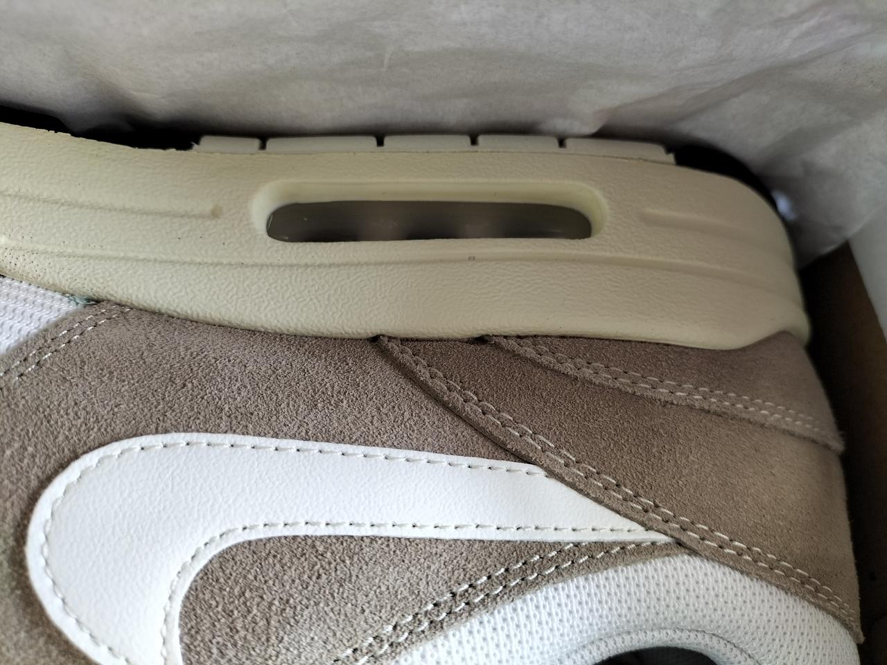 ソール少々変色あり