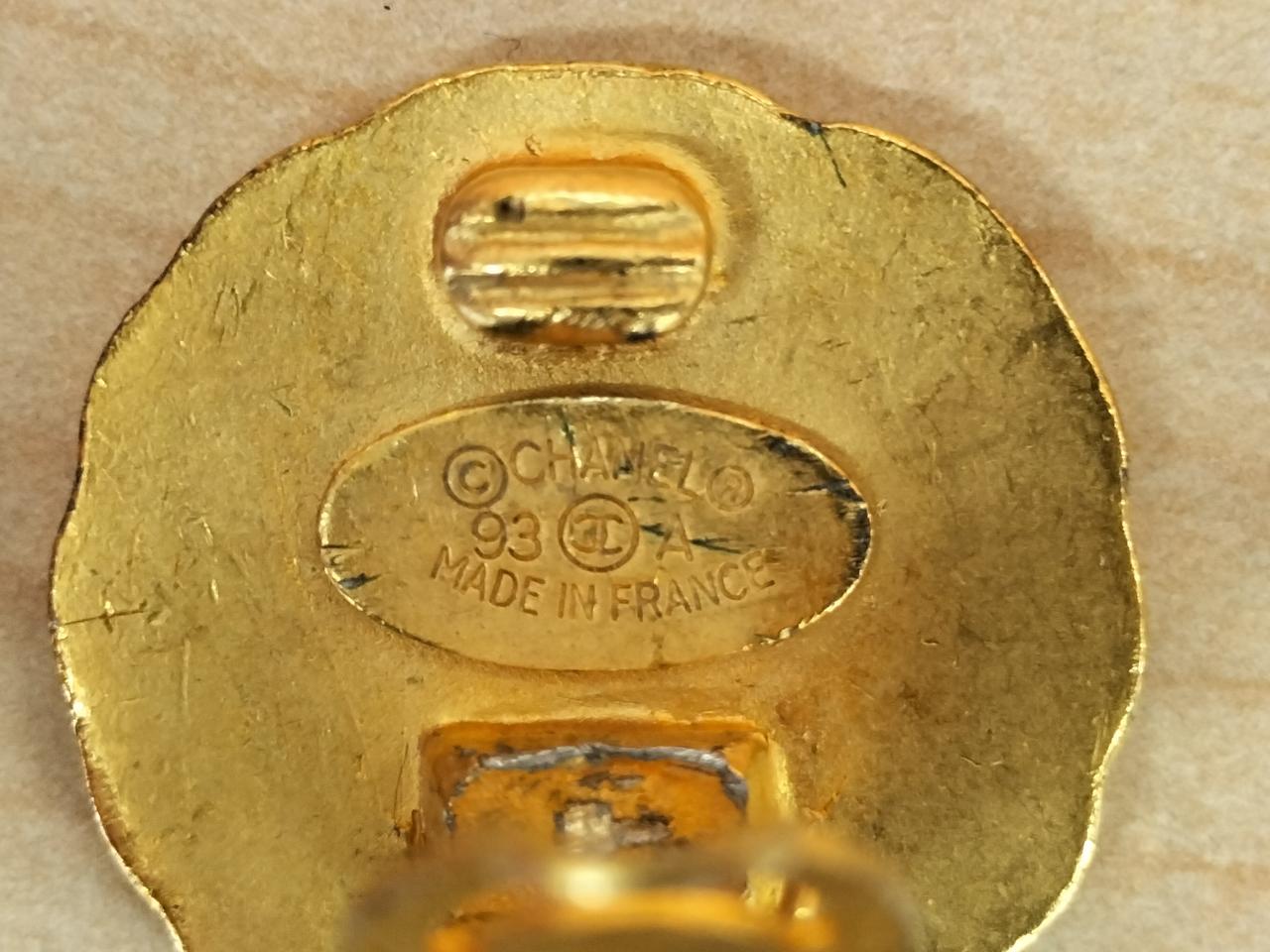 93 A の刻印あります